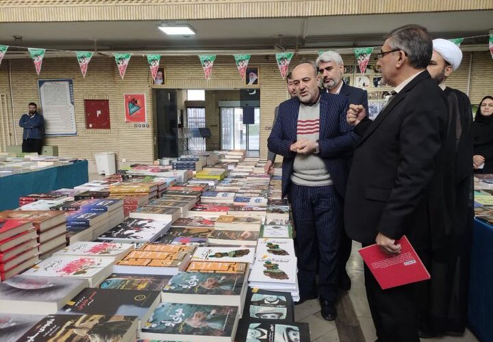 افتتاح نمایشگاه کتاب به مناسبت دهه فجر در ایلام افتتاح نمایشگاه کتاب به مناسبت دهه فجر در ایلام