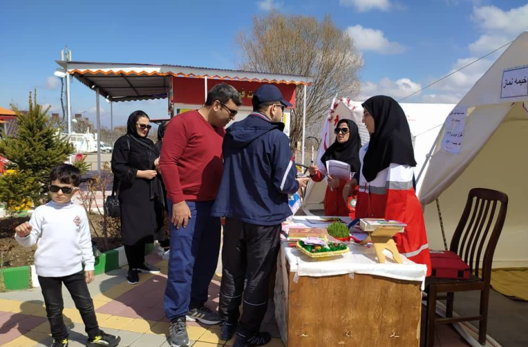 ارائه خدمات داوطلبان جمعیت هلال احمر استان ایلام به ۵۵۰۰ نفر ارائه خدمات داوطلبان جمعیت هلال احمر استان ایلام به ۵۵۰۰ نفر