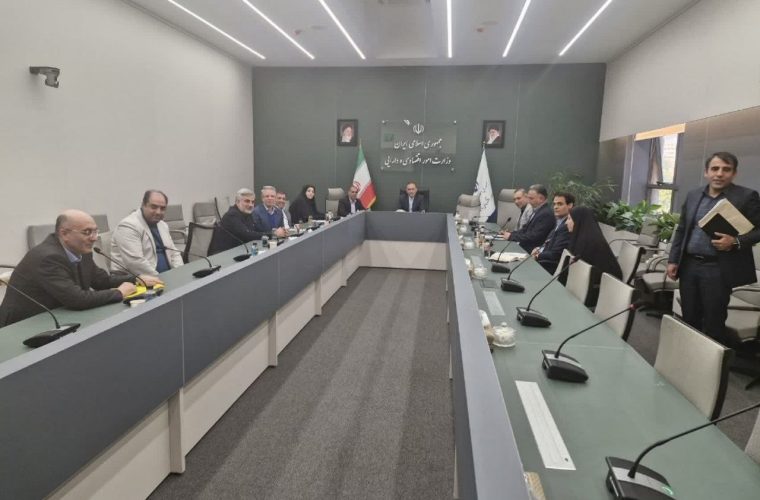 وزرات اقتصاد به مشکلات کارخانه سیمان دهلران ورود کرد وزرات اقتصاد به مشکلات کارخانه سیمان دهلران ورود کرد
