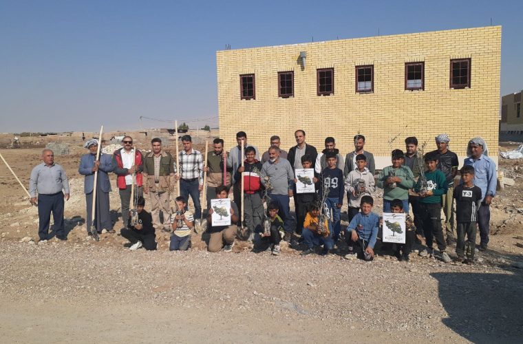 پویش نهال کاری دانش آموزان در شهرستان دهلران اجرا شد پویش نهال کاری دانش آموزان در شهرستان دهلران اجرا شد