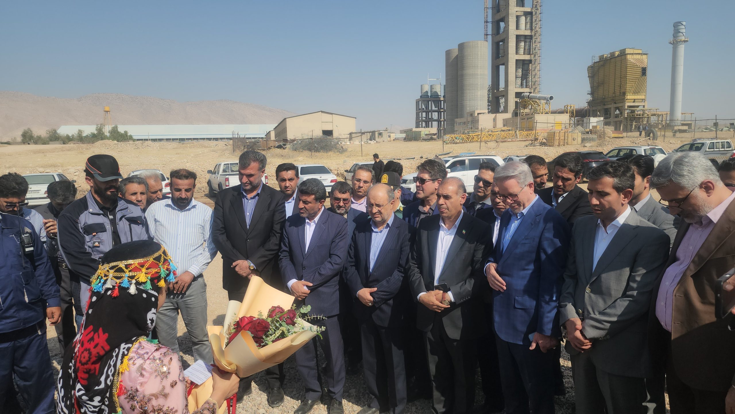 با  همدلی  دولت  /  مجلس و سرمایه‌گذاران فاز نهایی سیمان دهلران آغاز شد