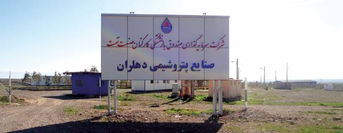 حاتمبخشی یا فرافکنی / وقتی معیشت کارگران پتروشیمی دهلران قربانیِ فرار از پاسخگویی میشود حاتمبخشی یا فرافکنی / وقتی معیشت کارگران پتروشیمی دهلران قربانیِ فرار از پاسخگویی میشود